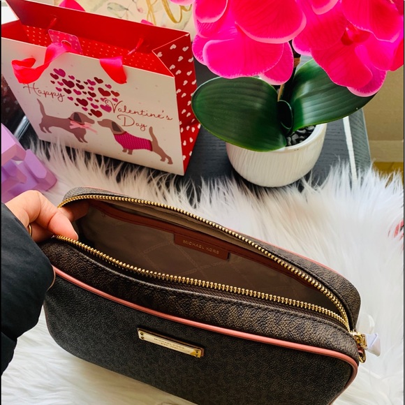 Final Sale💙Michael Kors Crossbody bag - Picture 2 of 8